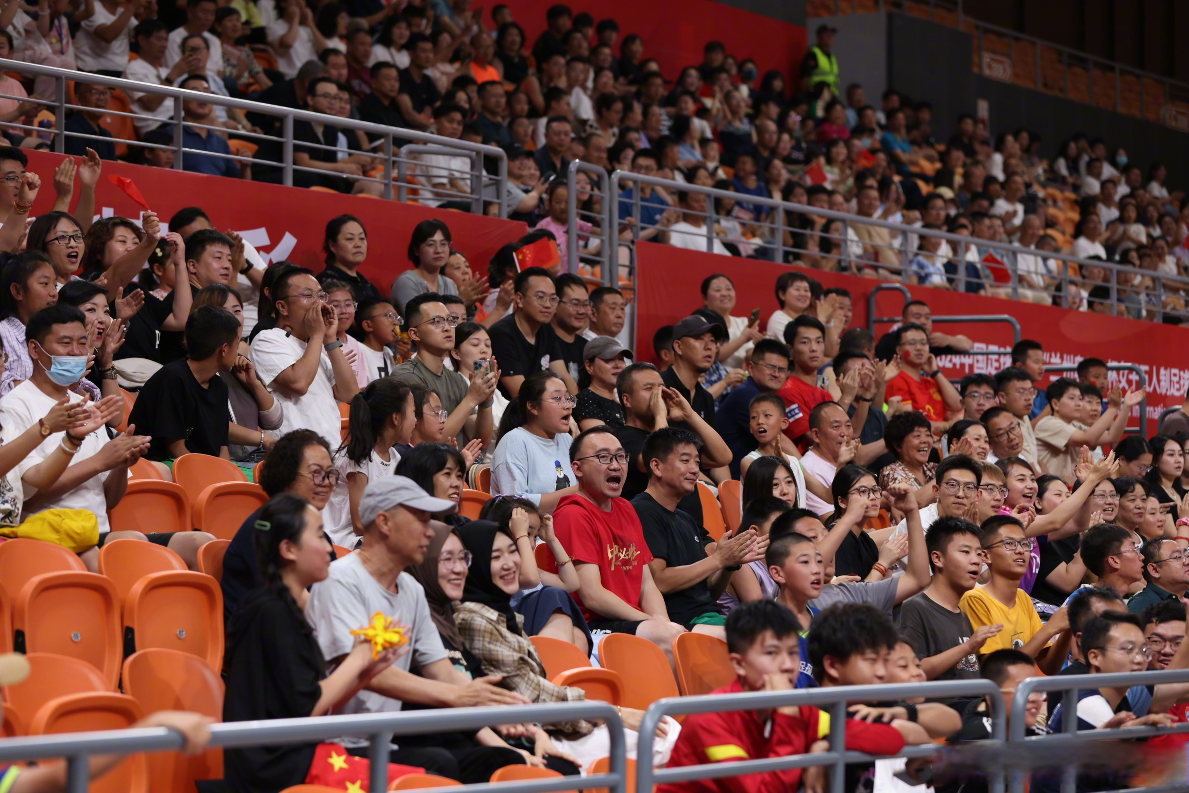 关于球员技艺大放异彩，赢得全场喝彩的信息